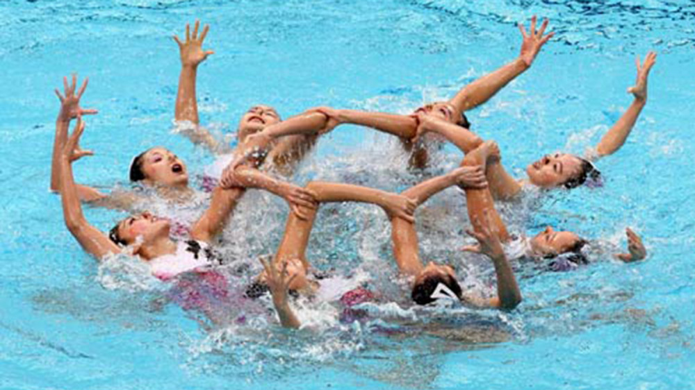 dance-in-water-like-beautiful-mermaids