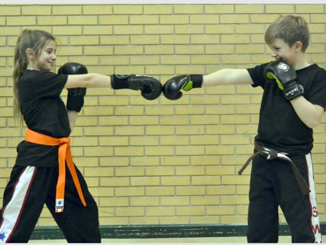 fbc-kickboxing-straight-step