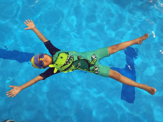 fbc-kids-swimming-starfish