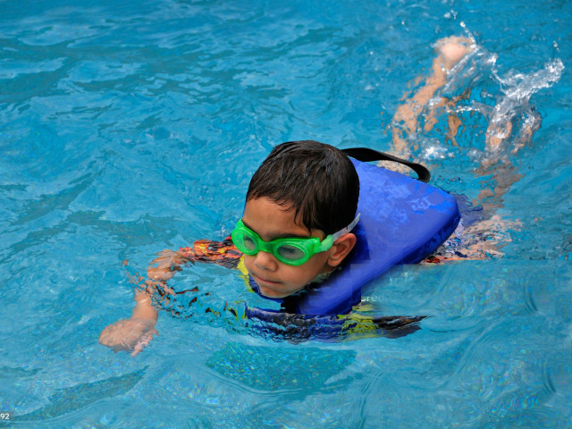 fbc-swimming-girls